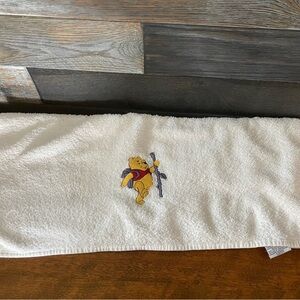 Winnie the Pooh Disney White Bath Towel 26 x 43 inches Vintage